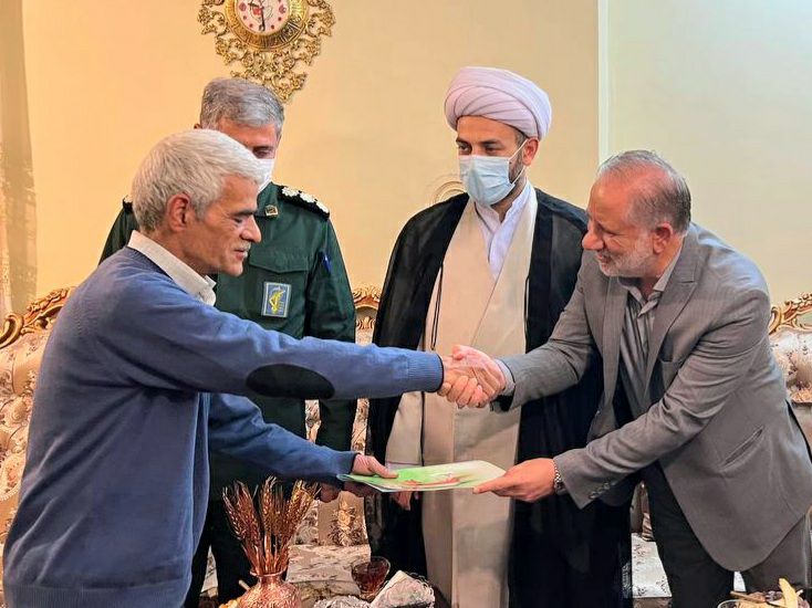 دیدار فرماندار خوی با خانواده های معظم شهداء و ایثارگران