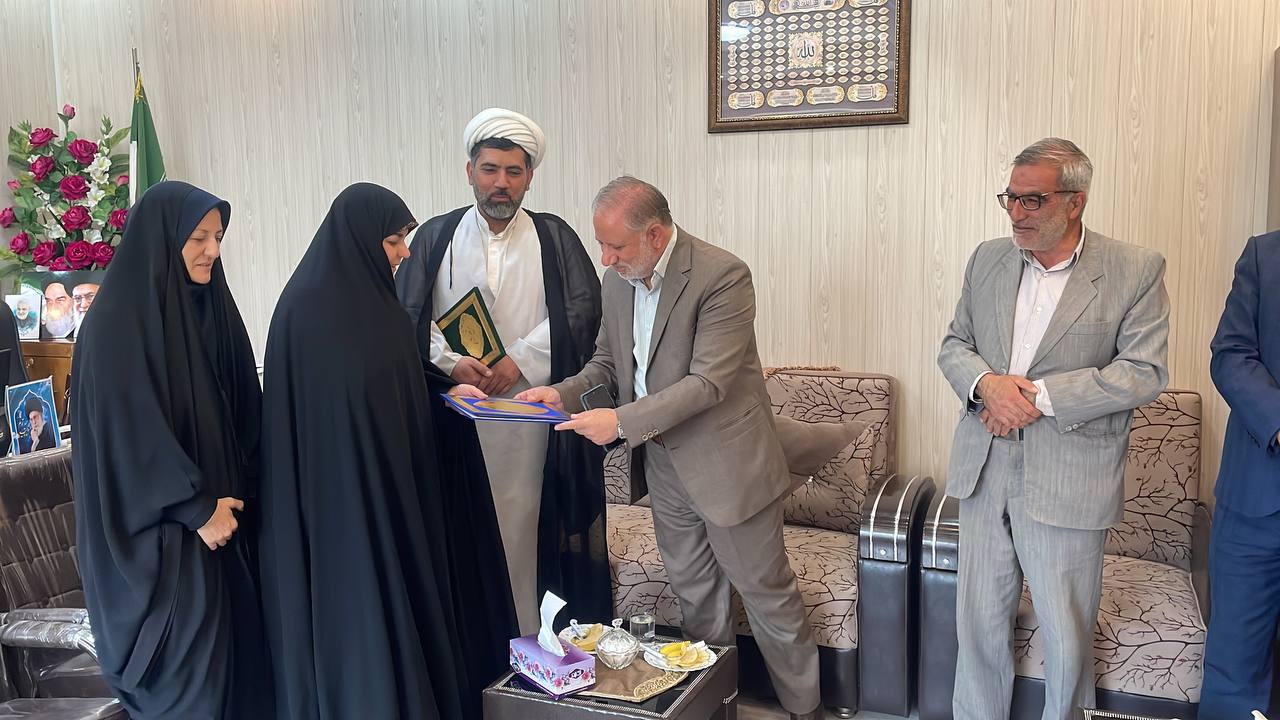 تجلیل فرماندار از مدیر آموزشکده فنی و حرفه ای خوی