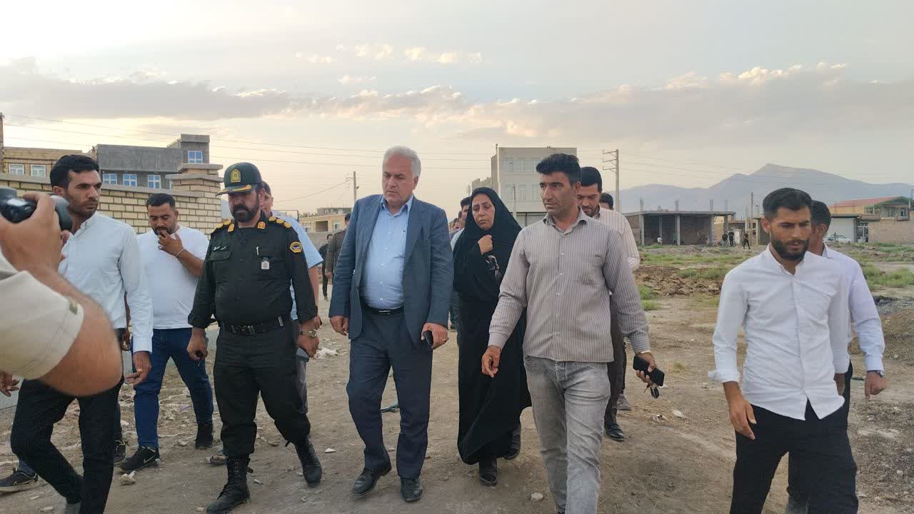 بازدید سرزده فرماندار خوی از مناطق حاشیه ای اکبرآباد و عزت آباد