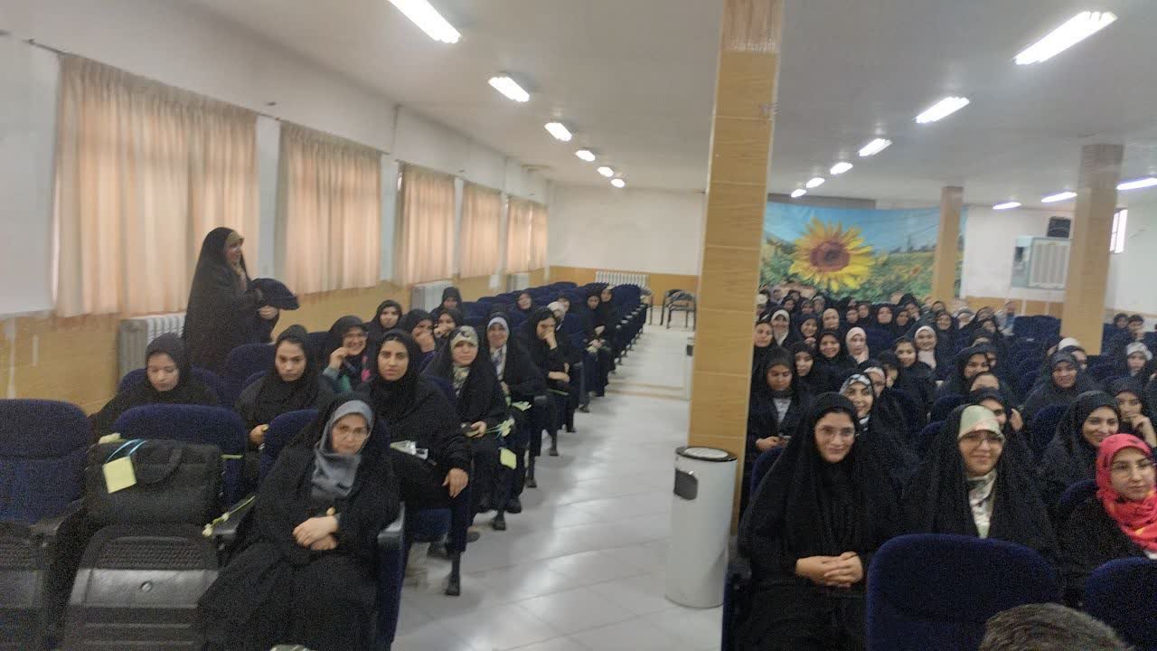 حضور فرماندار ویژه خوی در آیین گرامیداشت روز دانشجو در دانشکده علوم قرآنی خوی