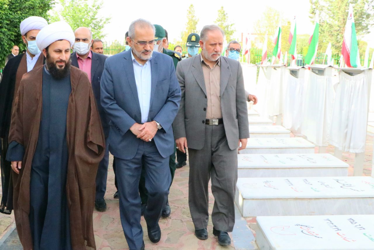 معاون رئیس جمهور وارد خوی شد