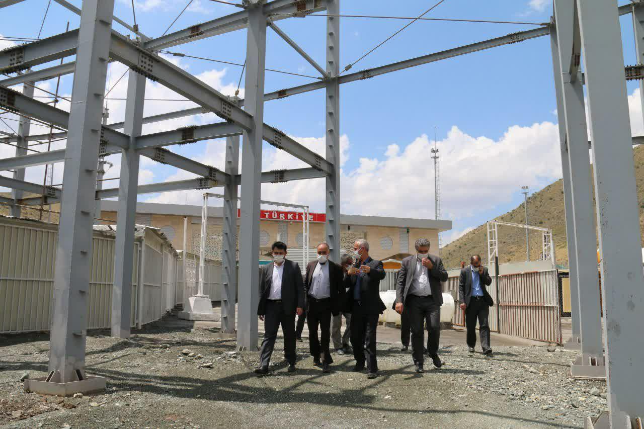 بازدید معاون هماهنگی امور عمرانی استاندار آذربایجان غربی و فرماندار شهرستان خوی از روند احداث پایانه رازی خوی