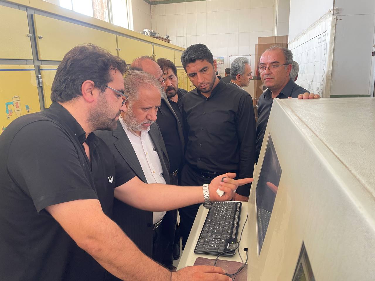 بازدید فرماندار ویژه خوی از کارخانه آرد سپید شانلی خوی