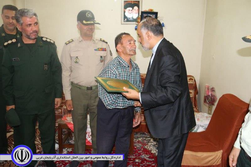 دیدار فرماندار شهرستان خوی با خانواده شهداء بمناسبت هفته دفاع مقدس