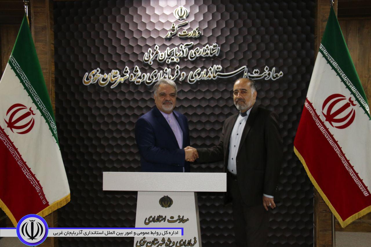 امضاء دفتر تشریفات فرمانداری شهرستان خوی توسط سفیر ایران در ترکیه