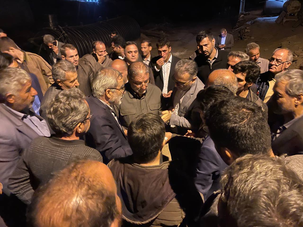 بازدید شبانه فرماندار ویژه خوی از روستای ولدیان