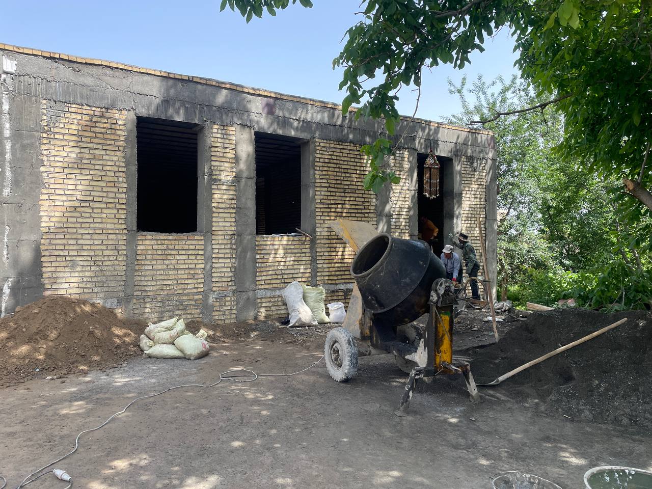مدیریت انقلابی و بازسازی جهادی مناطق زلزله زده روستای وار