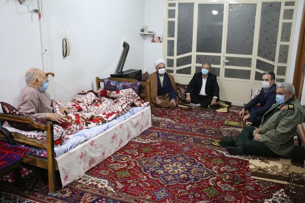 دیدار فرماندار ویژه شهرستان خوی با خانواده معظم شهداء