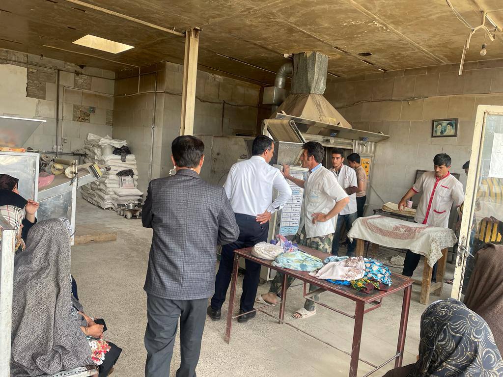 بازدید سرزده معاون فرماندار از نانوایی های سطح شهر دیزج دیز و روستای عذاب