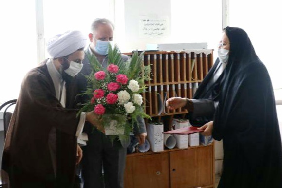 حضور فرماندار ویژه شهرستان خوی در مدارس به مناسبت روز معلم