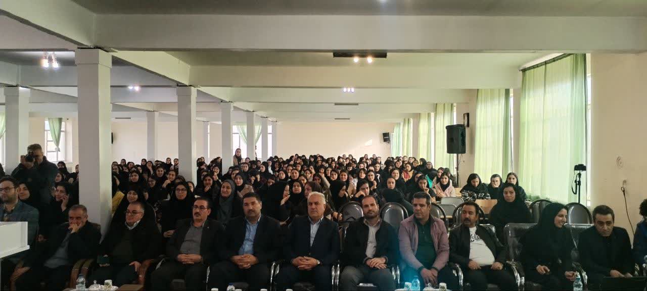 حضور و سخنرانی فرماندار خوی در دانشگاه مهارت آموزشکده دختران مهدیه به مناسبت روز دانشجو