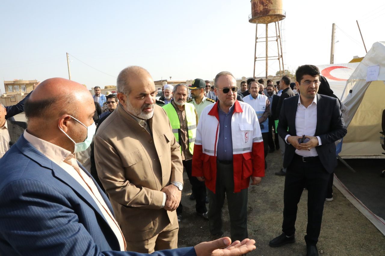 حضور وزیر کشور در مناطق زلزله زده شهرستان خوی