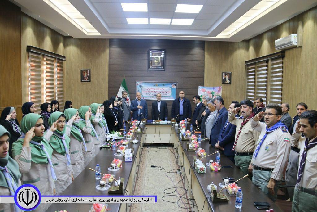 دیدار فرماندار با دانش آموزان و مربیان پیشتاز شهرستان خوی