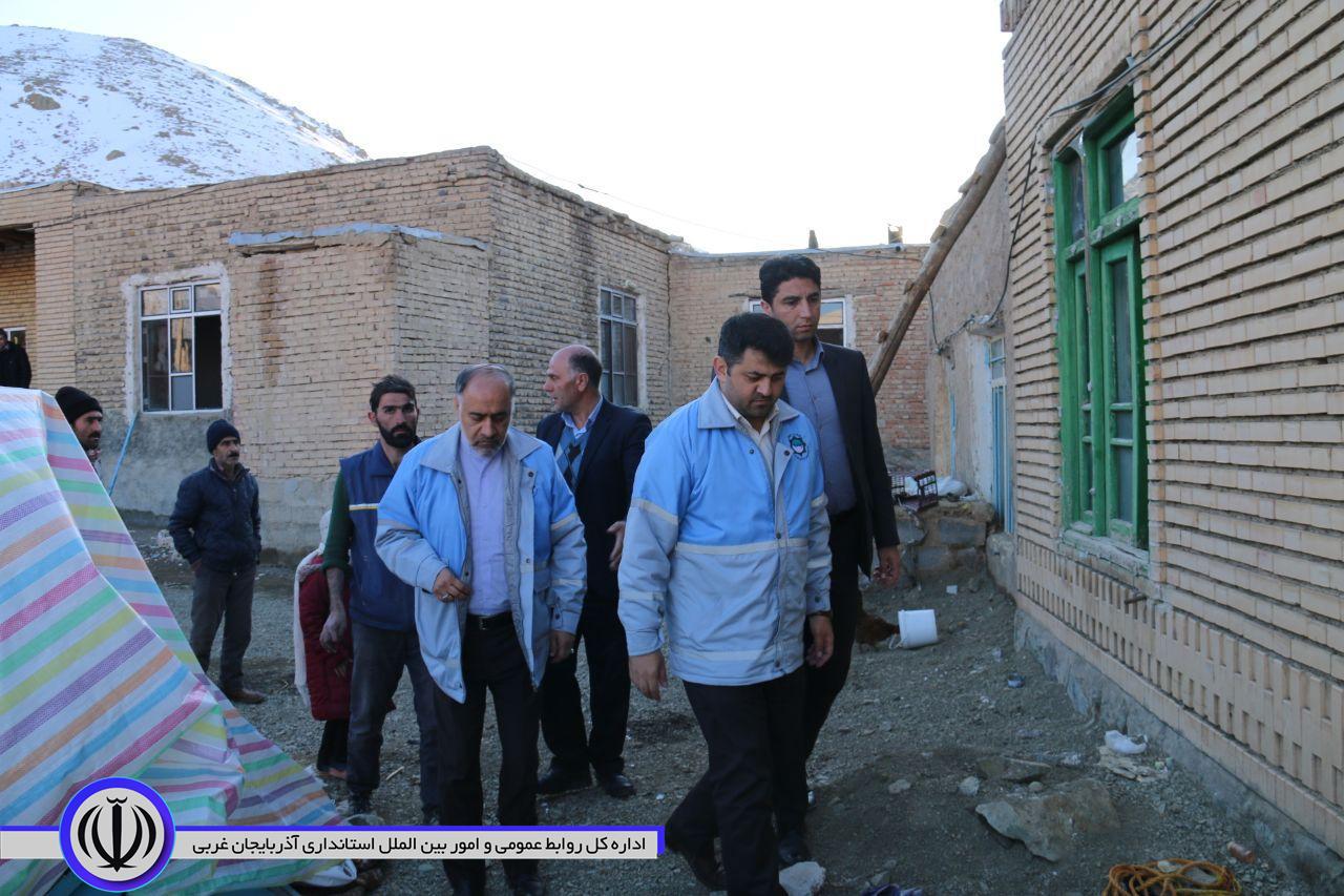 بازدید فرماندار شهرستان خوی و معاون هماهنگی امور عمرانی استاندار آذربایجان غربی از منازل مسکونی خسارت دیده بخش قطور