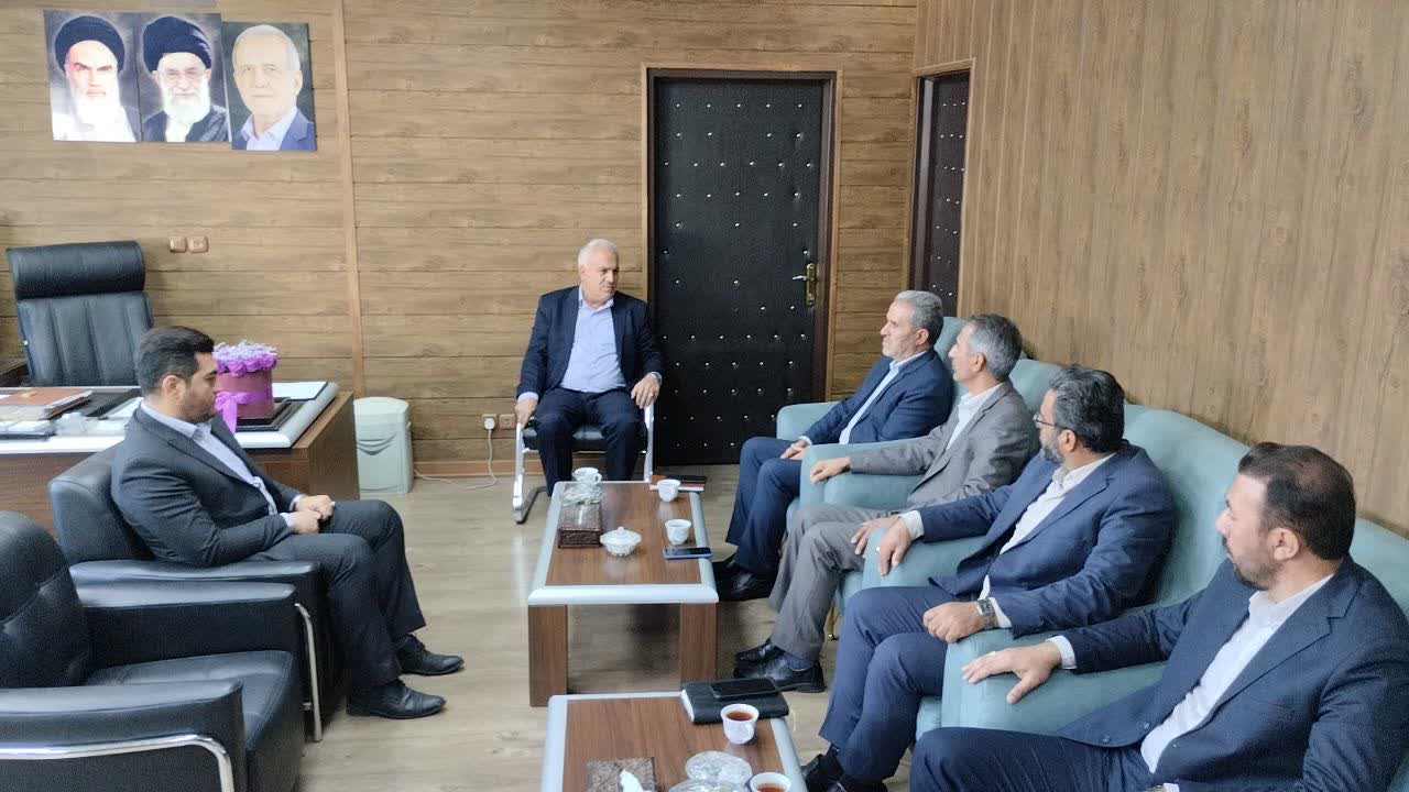 دیدار رئیس و اعضای هیئت نظارت بر انتخابات شورای اسلامی شهر و روستاهای خوی با فرماندار خوی