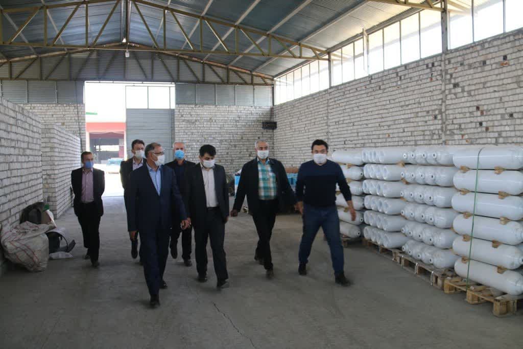 بازدید معاون هماهنگی امور عمرانی استانداری آذربایجان غربی و فرماندار شهرستان خوی از واحد تولید انواع کپسول های گاز و اکسیژن