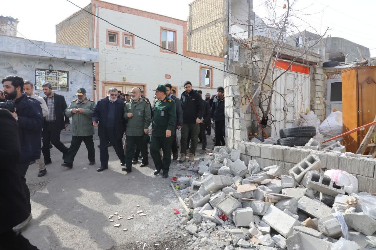آلبوم تصویری/ بازدید فرمانده سپاه پاسداران انقلاب اسلامی از روند اسکان اضطراری زلزله زدگان شهرستان خوی