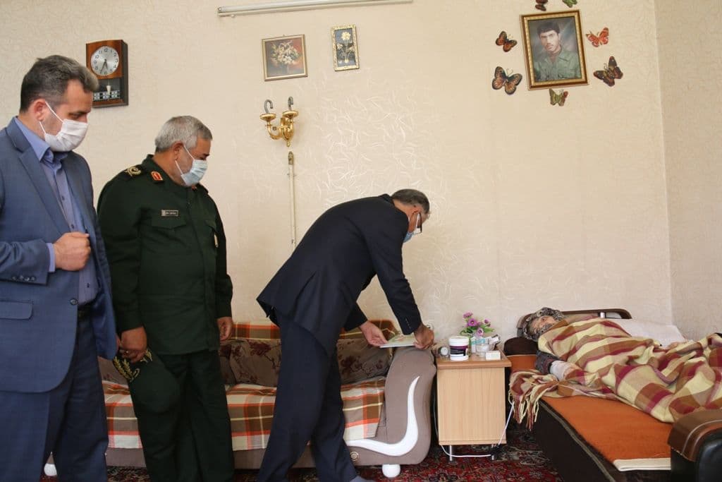 دیدار فرماندار ویژه شهرستان خوی با خانواده معظم شهدا بمناست سوم خرداد سالروز آزادسازی خرمشهر