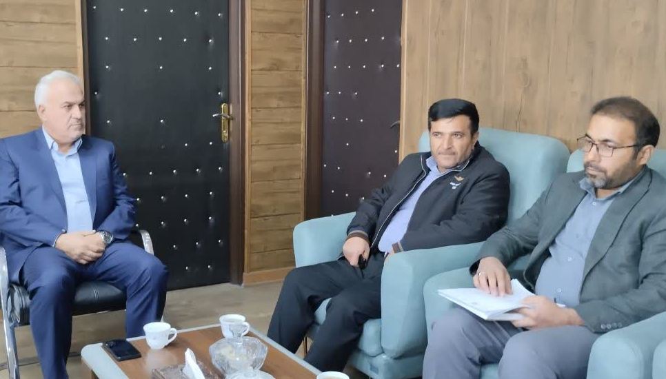 بررسی مشکلات راههای روستایی خوی با حضور فرماندار ویژه خوی