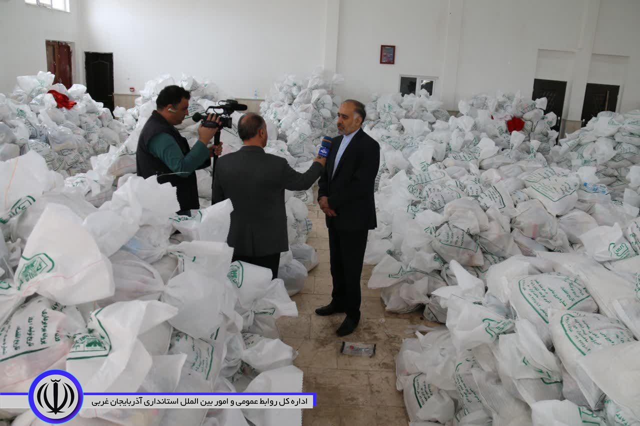 فرماندار شهرستان خوی از توزیع 5000 بسته غذایی و بهداشتی به ارزش 15 میلیارد ریال میان مردم زلزله زده بخش قطور خبر داد.