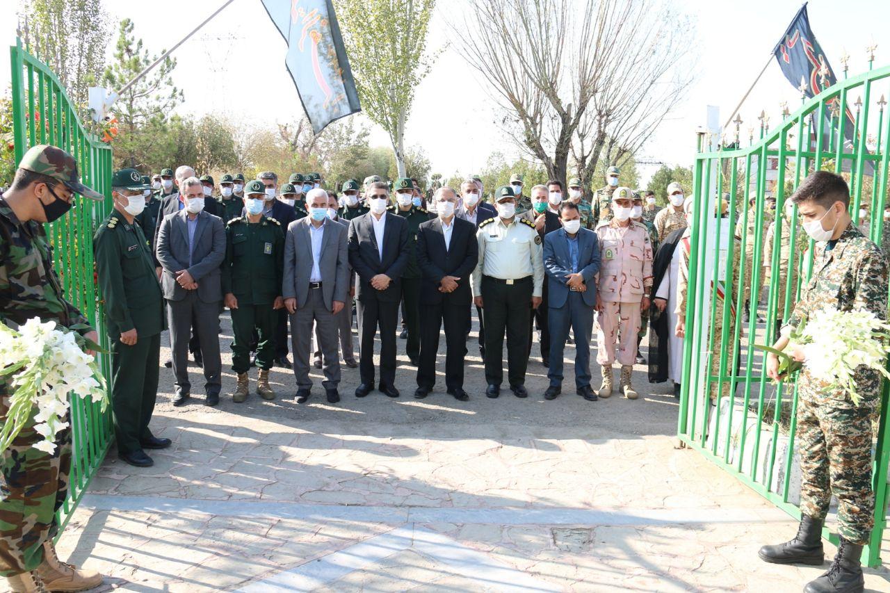 ادای احترام فرماندار شهرستان خوی به مقام شامخ شهداء