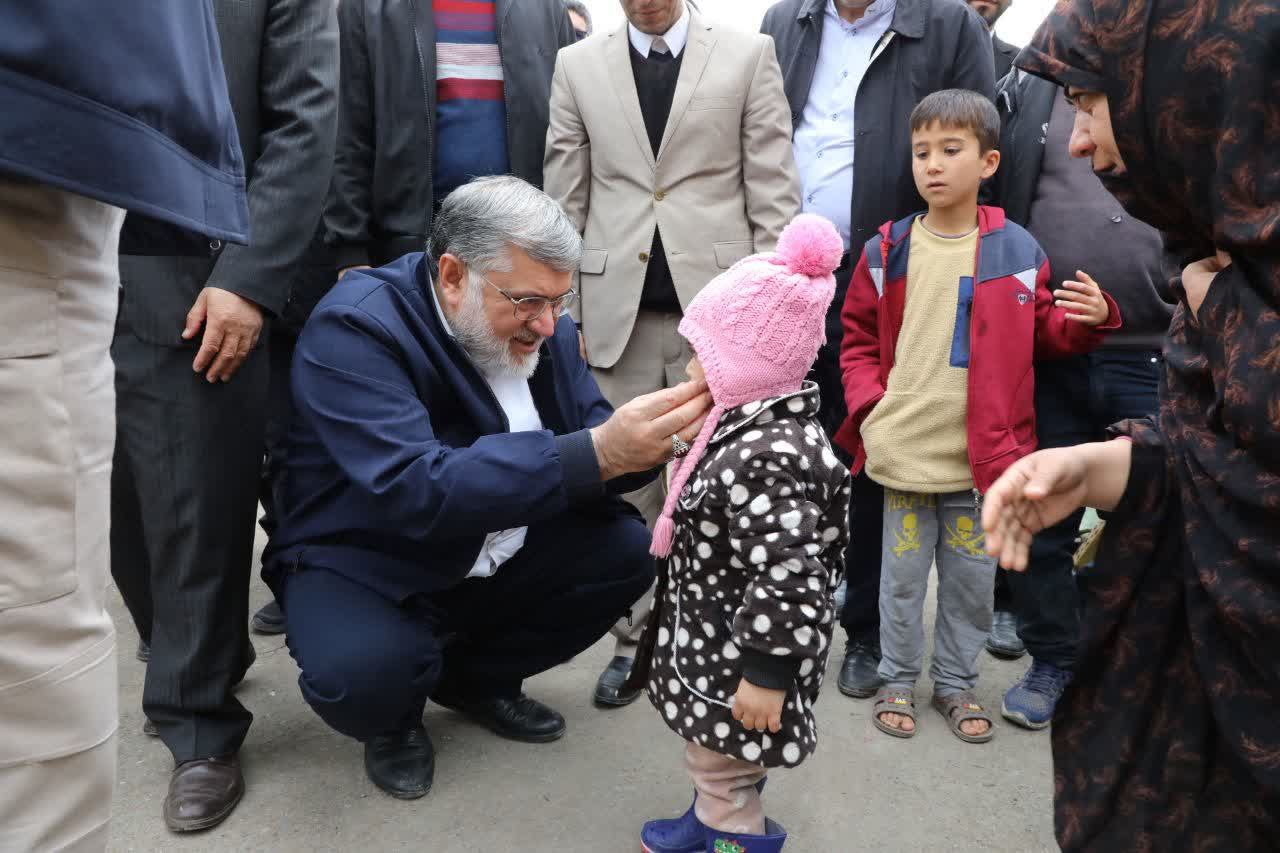 بازدید میدانی استاندار آذربایجانغربی از روند بازسازی مناطق زلزلهزده شهر فیرورق