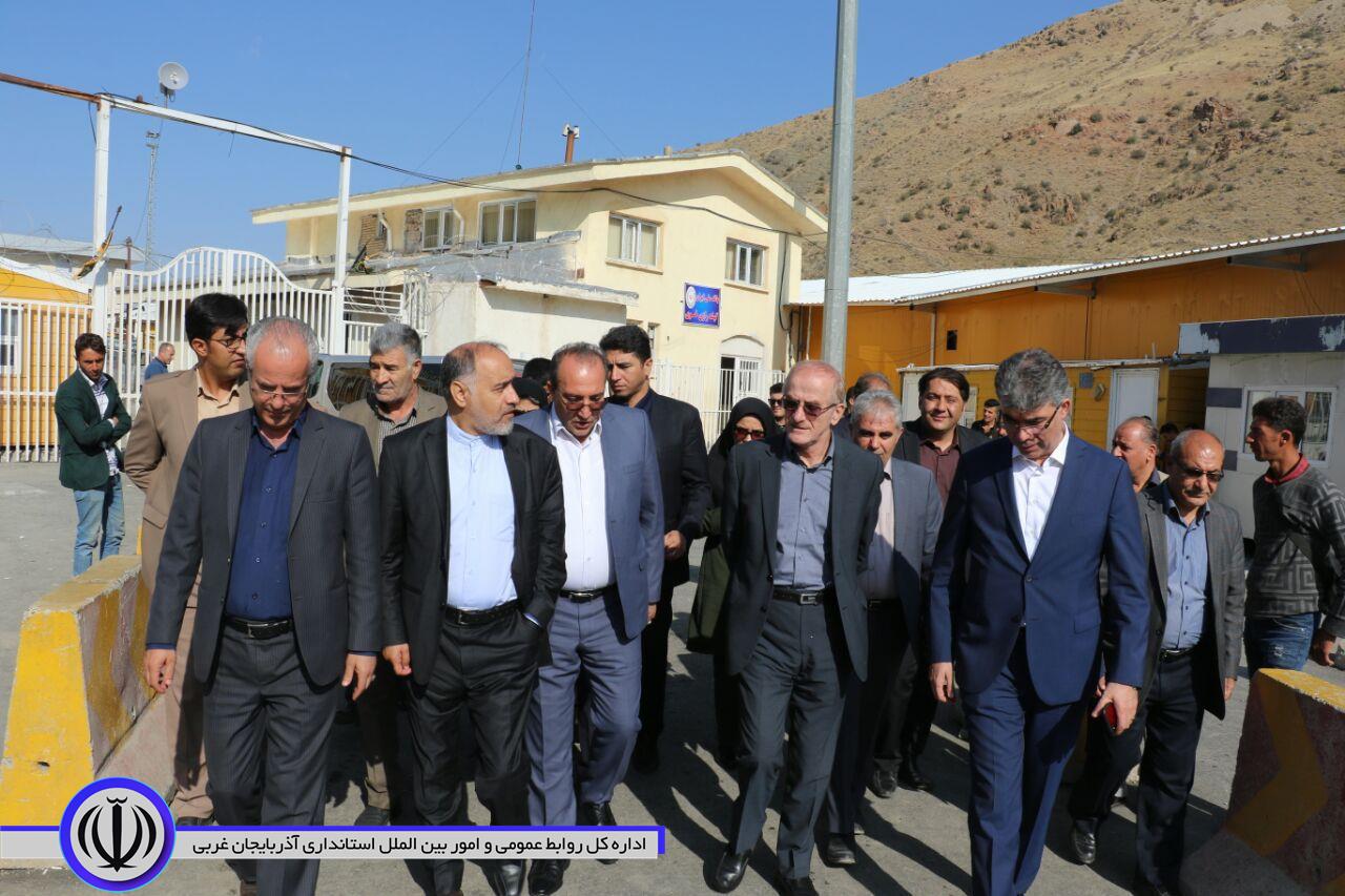 بازدید معاون وزیر راه و شهرسازی و رئیس سازمان راهداری و حمل و نقل جاده ای کشور و رئیس کل گمرک کشور از پایانه مرزی رازی