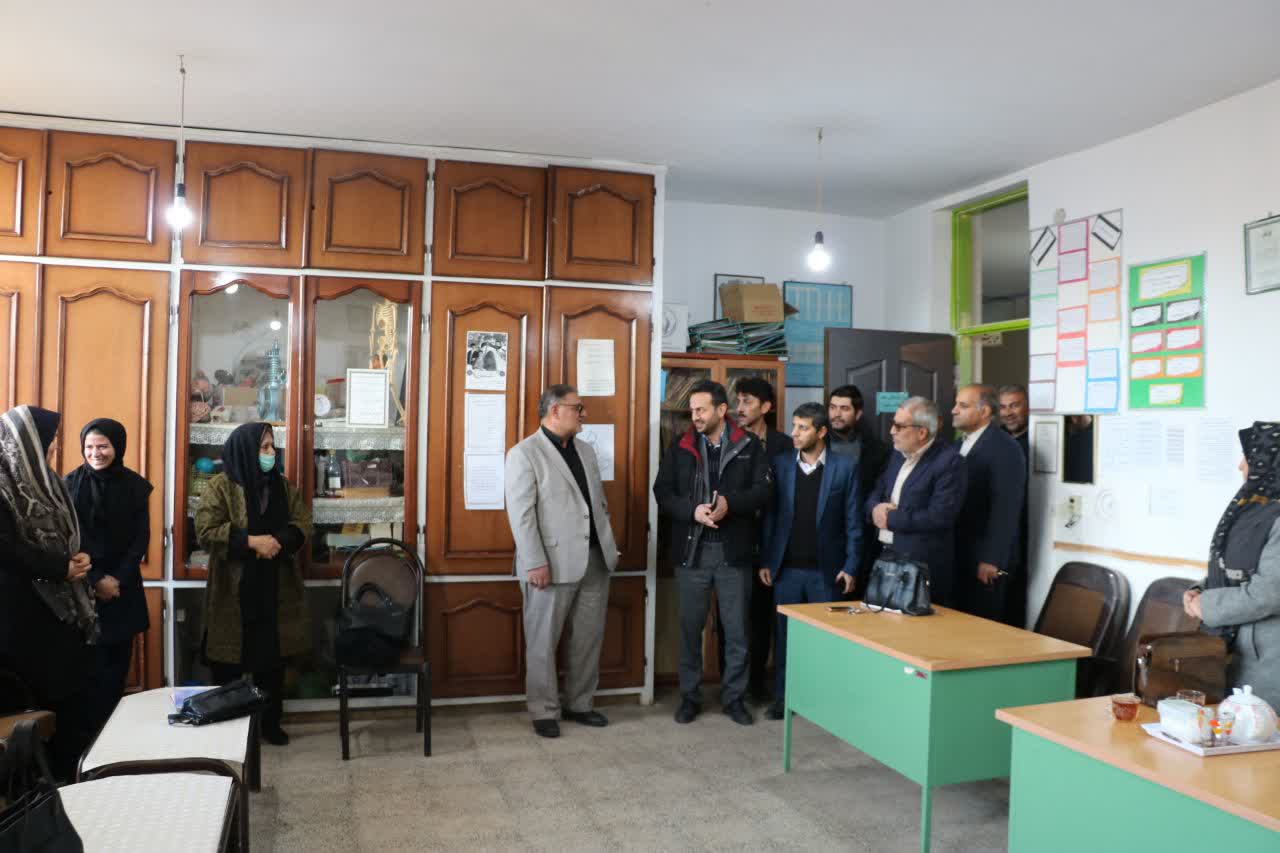 بازدید فرماندار خوی از مدرسه ابتدایی شهید مرادلو روستای پسک