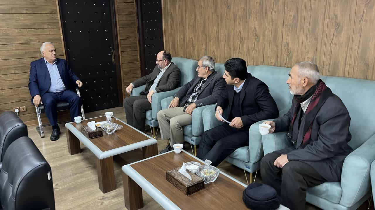 بررسی وضعیت آرد، خرید تضمینی گندم و ارتقای زیرساخت نانوایی‌ها در دیدار رئیس اداره غله با فرماندار ویژه خوی