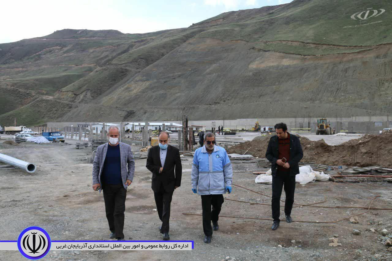 بازدید فرماندار شهرستان خوی از روند اجرای پروژه ساماندهی پایانه مرزی رازی