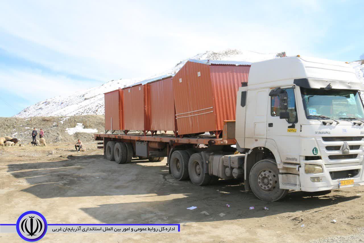 فرماندار شهرستان خوی از استقرار ست های پیش ساخته حمام و سرویس بهداشتی در مناطق زلزله زده بخش قطور خبر داد
