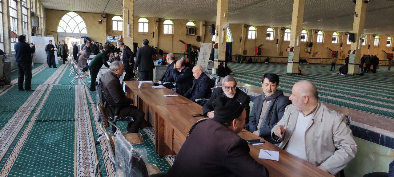 برگزاری میز خدمت همزمان با 9 دی در مصلی نمازجمعه