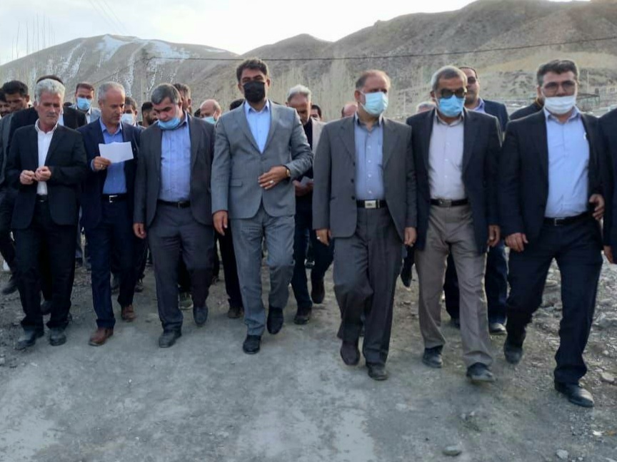 بازدید رئیس بنیاد مسکن انقلاب اسلامی کشور از مناطق زلزله زده بخش قطور