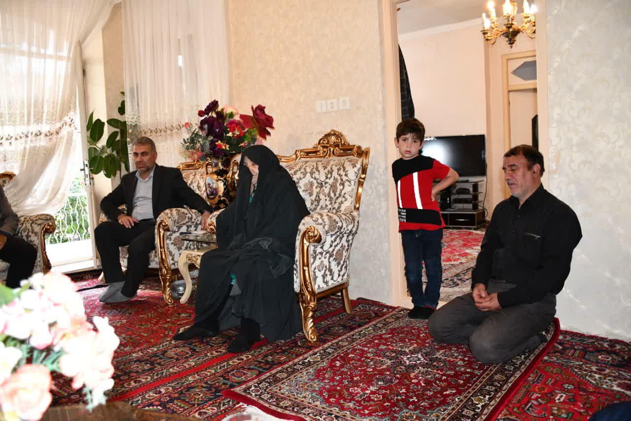 دیدار فرماندار خوی با خانواده معظم پاسدار شهید مقصود جبلی