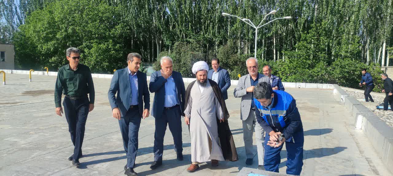 بازدید امام جمعه و فرماندار خوی از شرکت آب و فاضلاب در هفته صرفهجویی