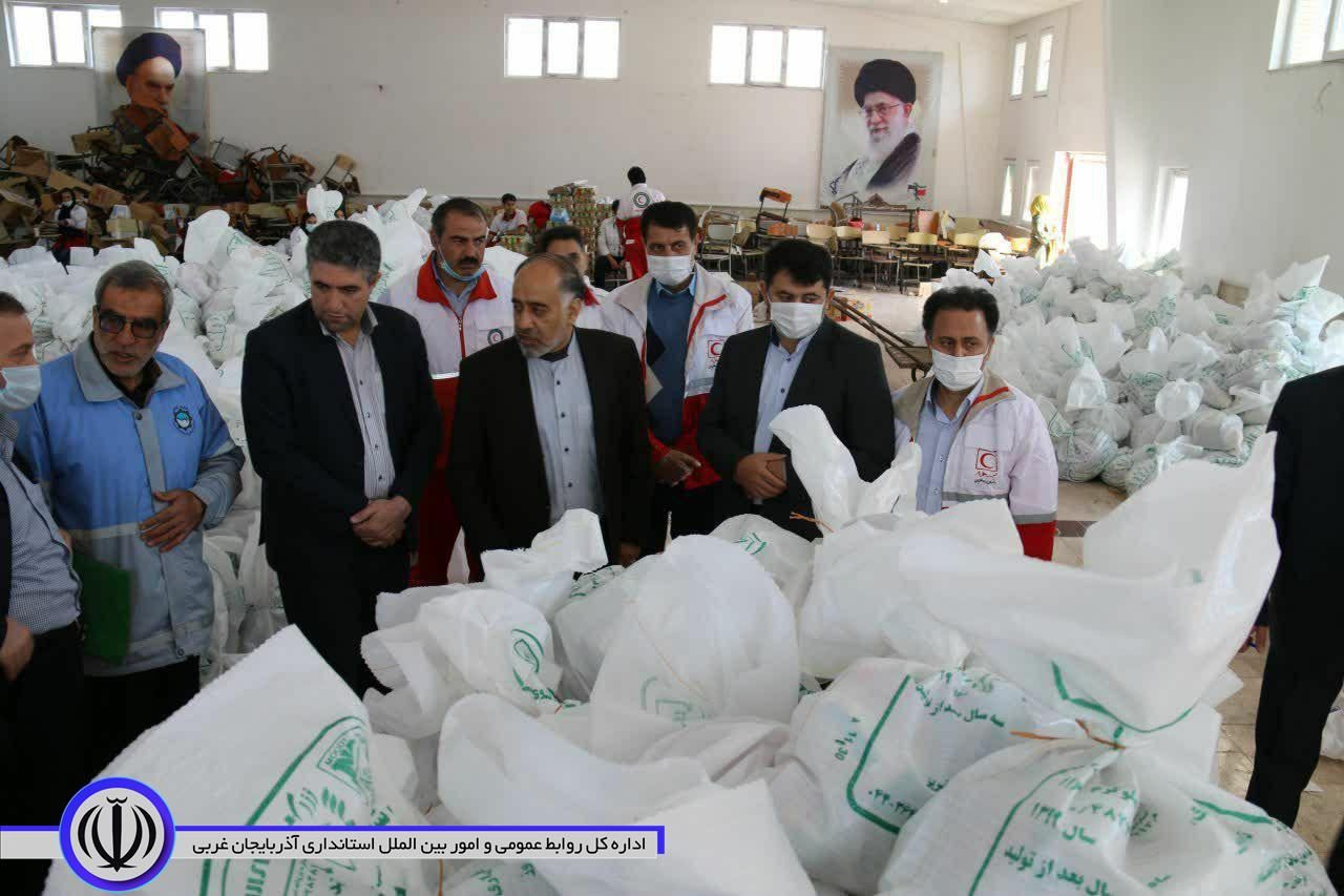 معاون هماهنگی امور عمرانی استاندار آذربایجان غربی از توزیع 5000 بسته غذایی و بهداشتی به ارزش 15میلیارد ریال میان مردم زلزله زده بخش قطور خبر داد.