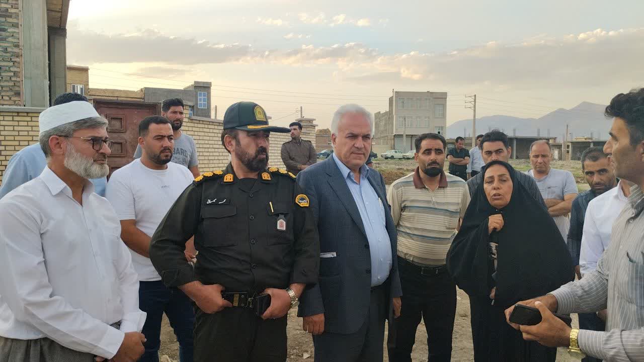 بازدید سرزده فرماندار خوی از مناطق حاشیه ای اکبرآباد و عزت آباد