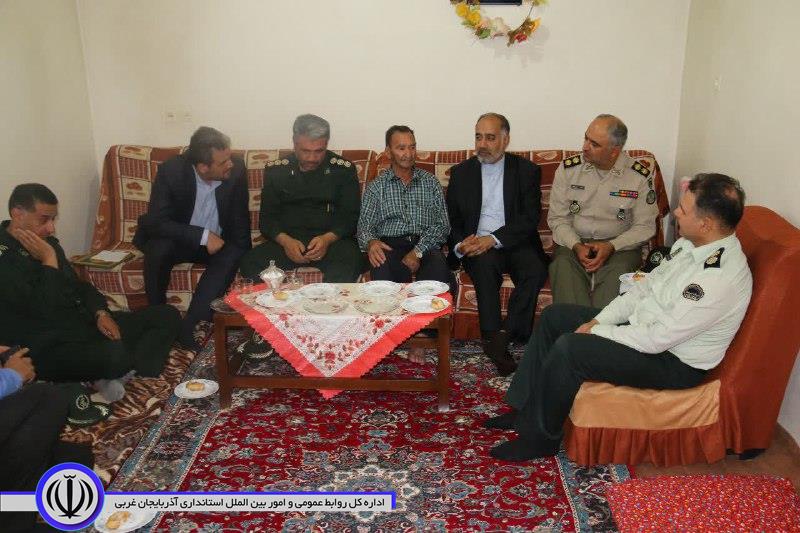 دیدار فرماندار شهرستان خوی با خانواده شهداء بمناسبت هفته دفاع مقدس