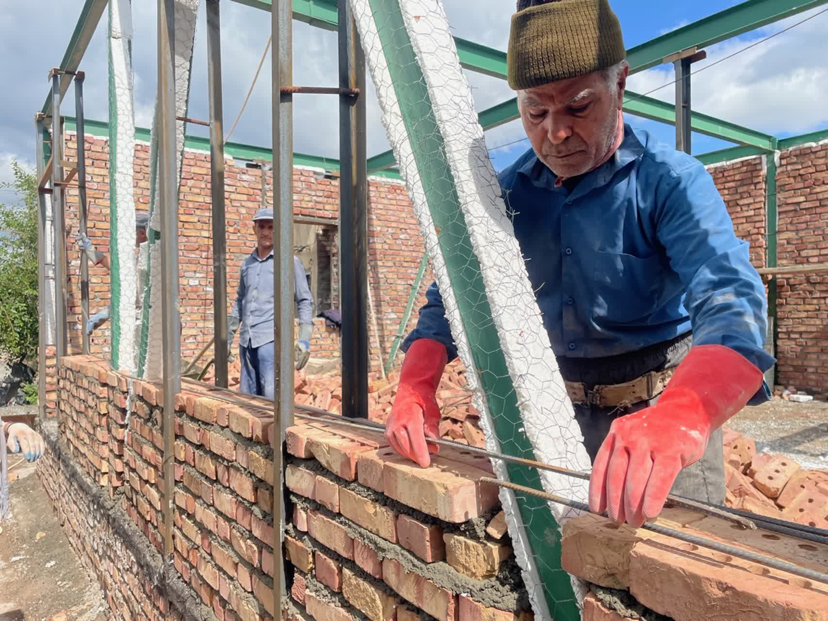 مدیریت انقلابی و بازسازی جهادی مناطق زلزله زده روستای پیرموسی