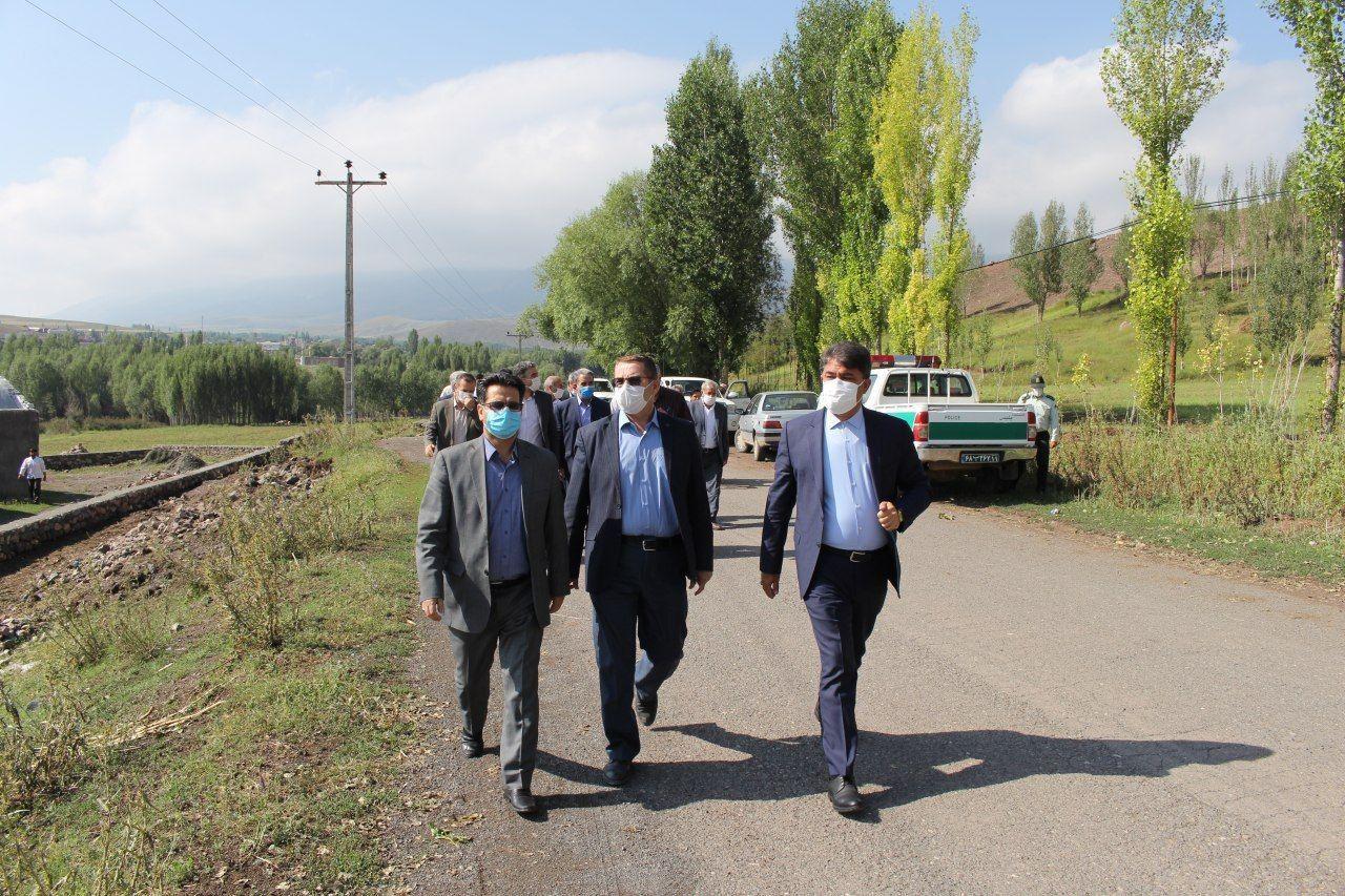 بازدید سرپرست فرمانداری شهرستان خوی، نماینده مردم در مجلس و مدیران ارشد استانی از روستاهای سیل زده و خسارت دیده از تگرگ بخش صفائیه