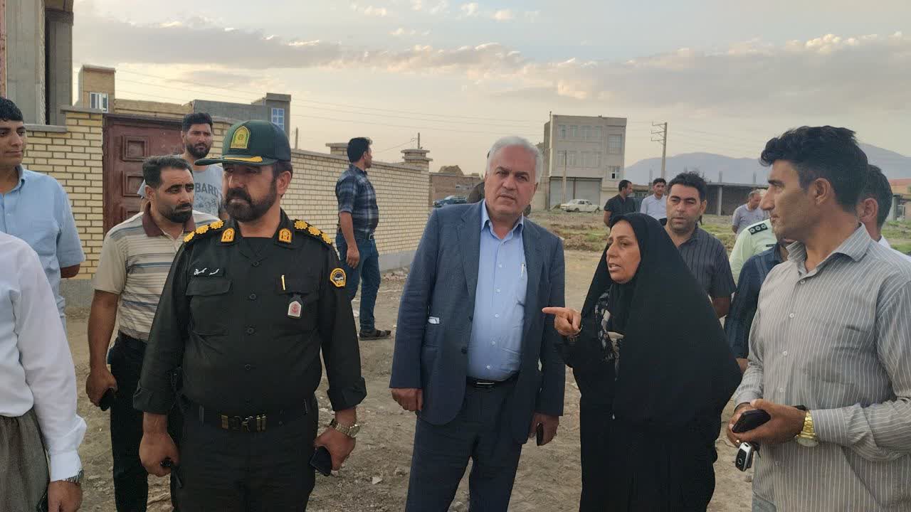 بازدید سرزده فرماندار خوی از مناطق حاشیه ای اکبرآباد و عزت آباد