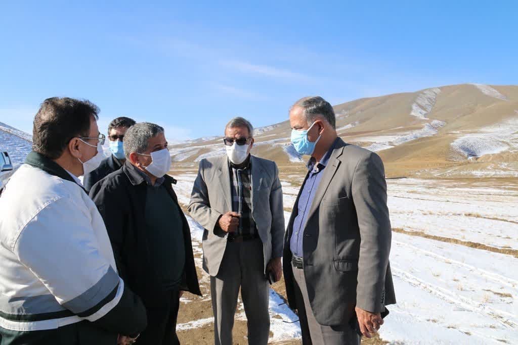 بازدید فرماندار شهرستان خوی، مدیرکل بازسازی بنیاد مسکن کشور و مدیرکل بنیاد مسکن استان آذربایجان غربی از مناطق زلزله زده بخش قطور