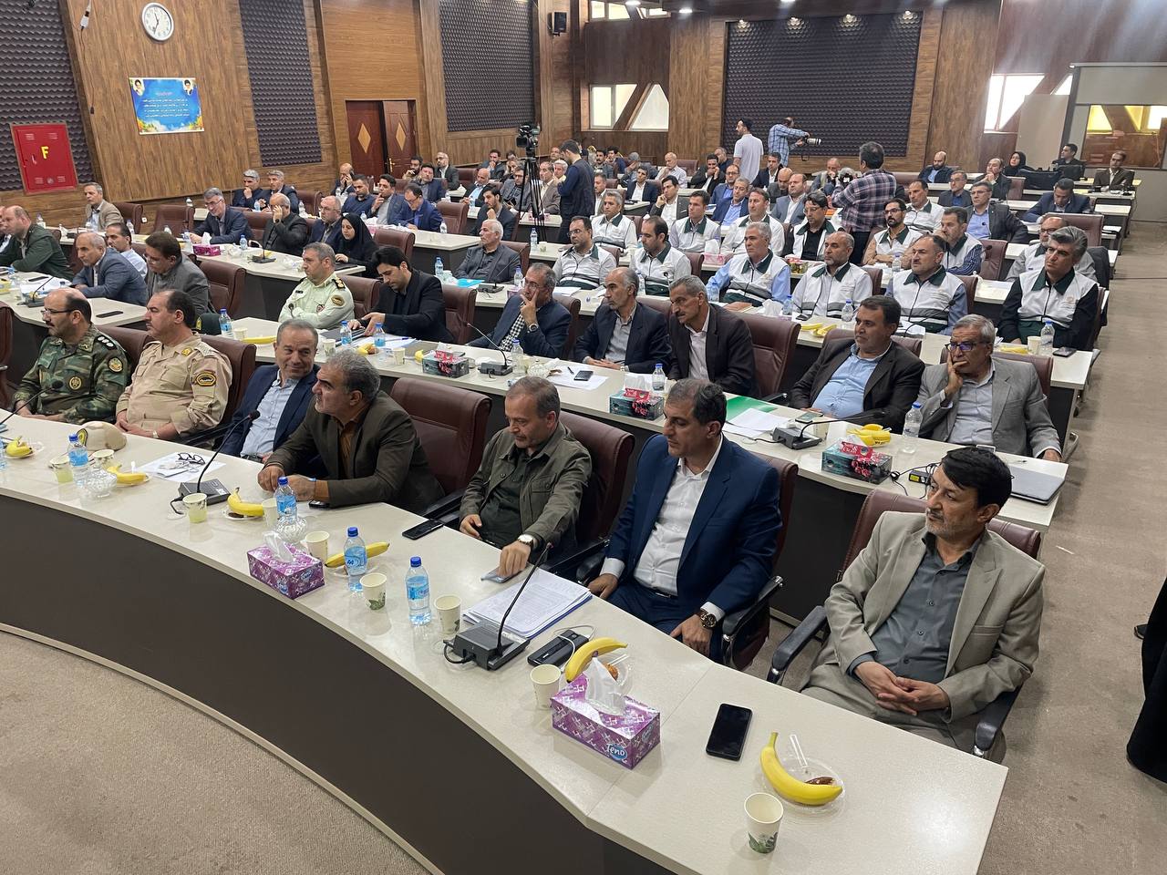 برگزاری بررسی روند بازسازی مناطق زلزلهزده شهرستان خوی و محرومیت زدایی