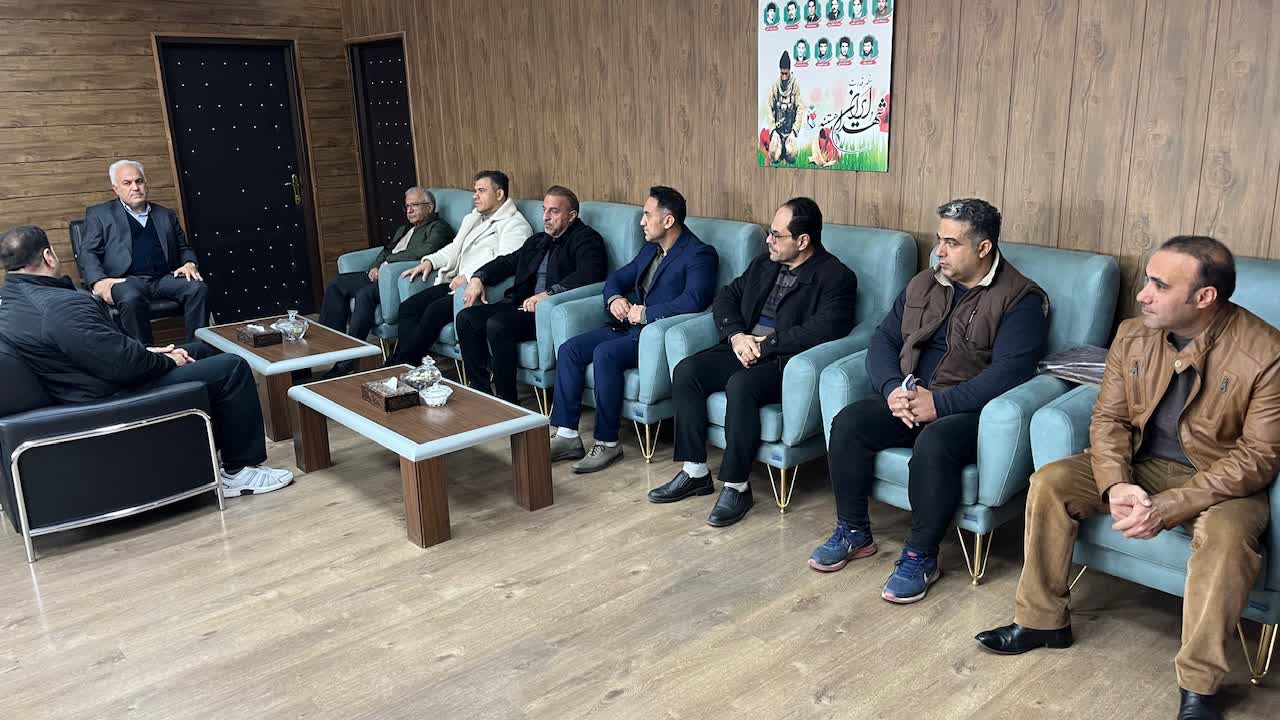 دیدار رئیس هیئت بدنسازی و پرورش اندام شهرستان خوی با فرماندار و تجلیل از وی