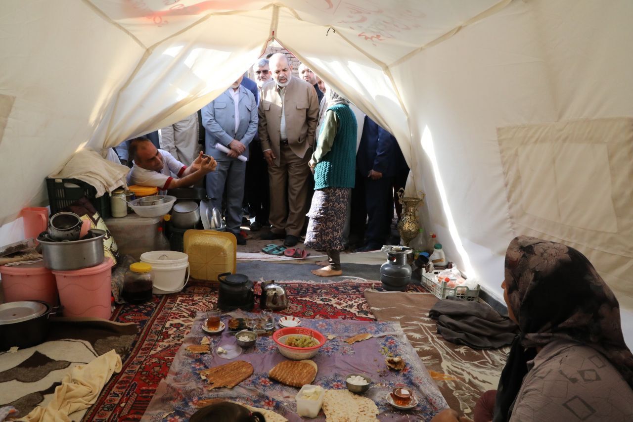 حضور وزیر کشور در مناطق زلزله زده شهرستان خوی