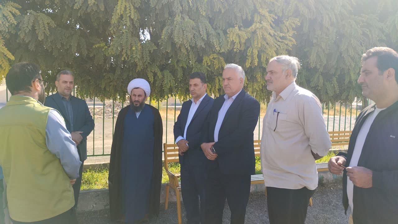 بررسی میدانی وضعیت گلزار شهدای خوی با حضور فرماندار ویژه شهرستان