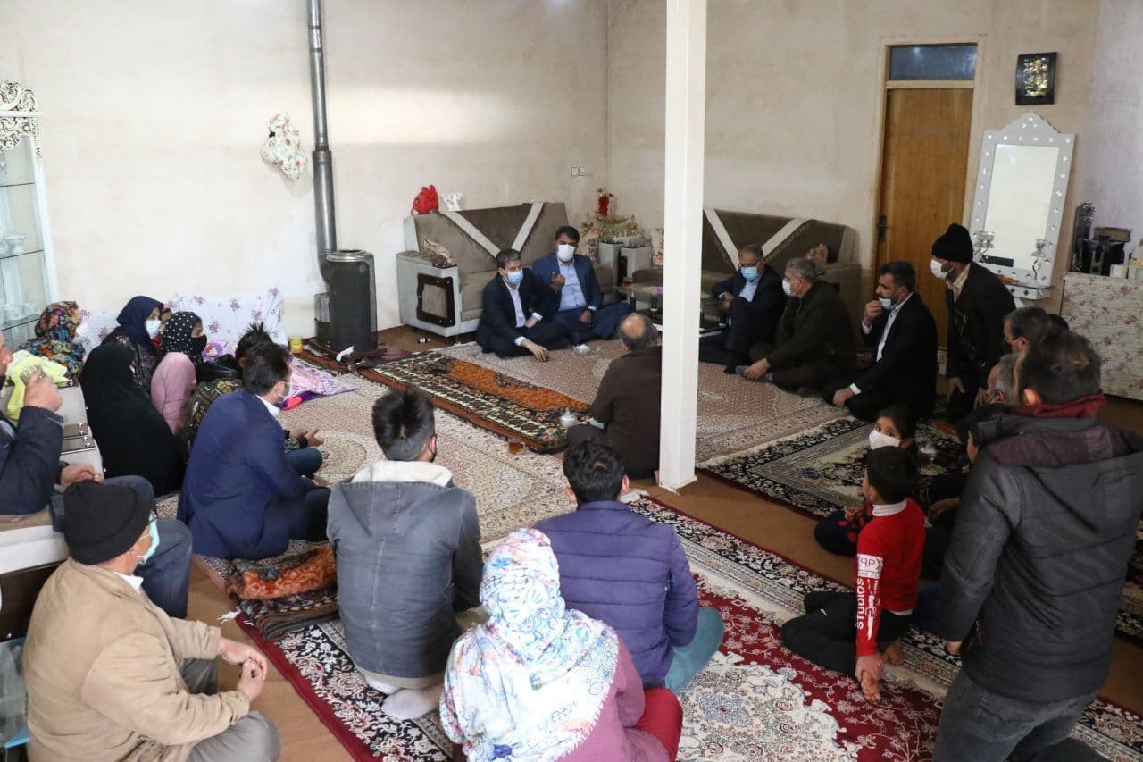 دیدار استاندار آذربایجان غربی با خانواده های آسیب دیده روستای شوریک خوی