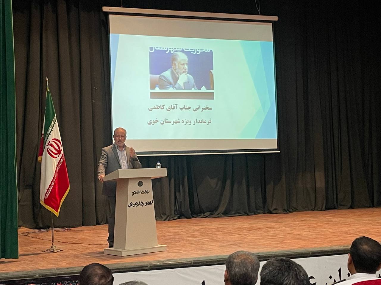 برگزاری مراسم گرامیداشت هفته دولت و تجلیل از کارمندان نمونه شهرستان خوی