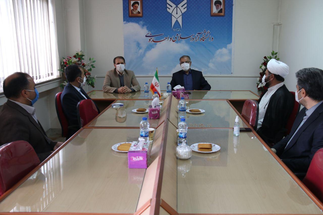 فرماندار شهرستان خوی در جریان بازدید از دانشگاه آزاد اسلامی بر ایفای نقش این دانشگاه در توسعه شهرستان تاکید نمود