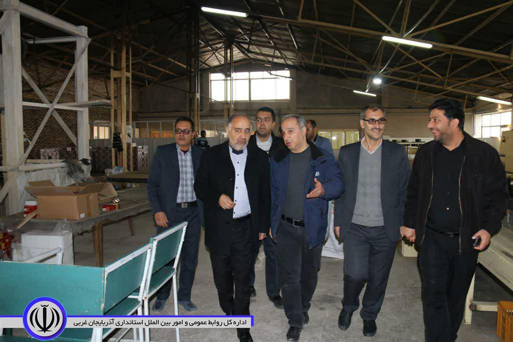 بازدید فرماندار خوی از کارخانه توتیا